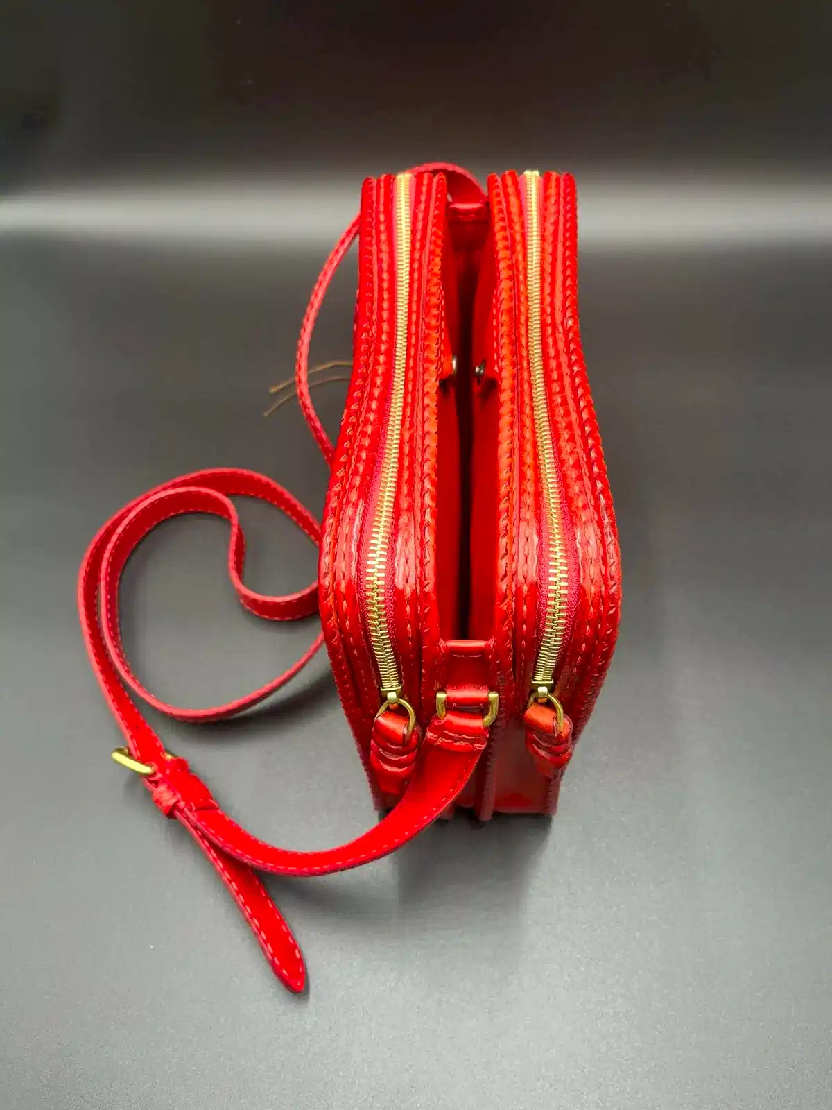 Gön Çapraz Askılı Hakiki Deri Kadın Çantası 