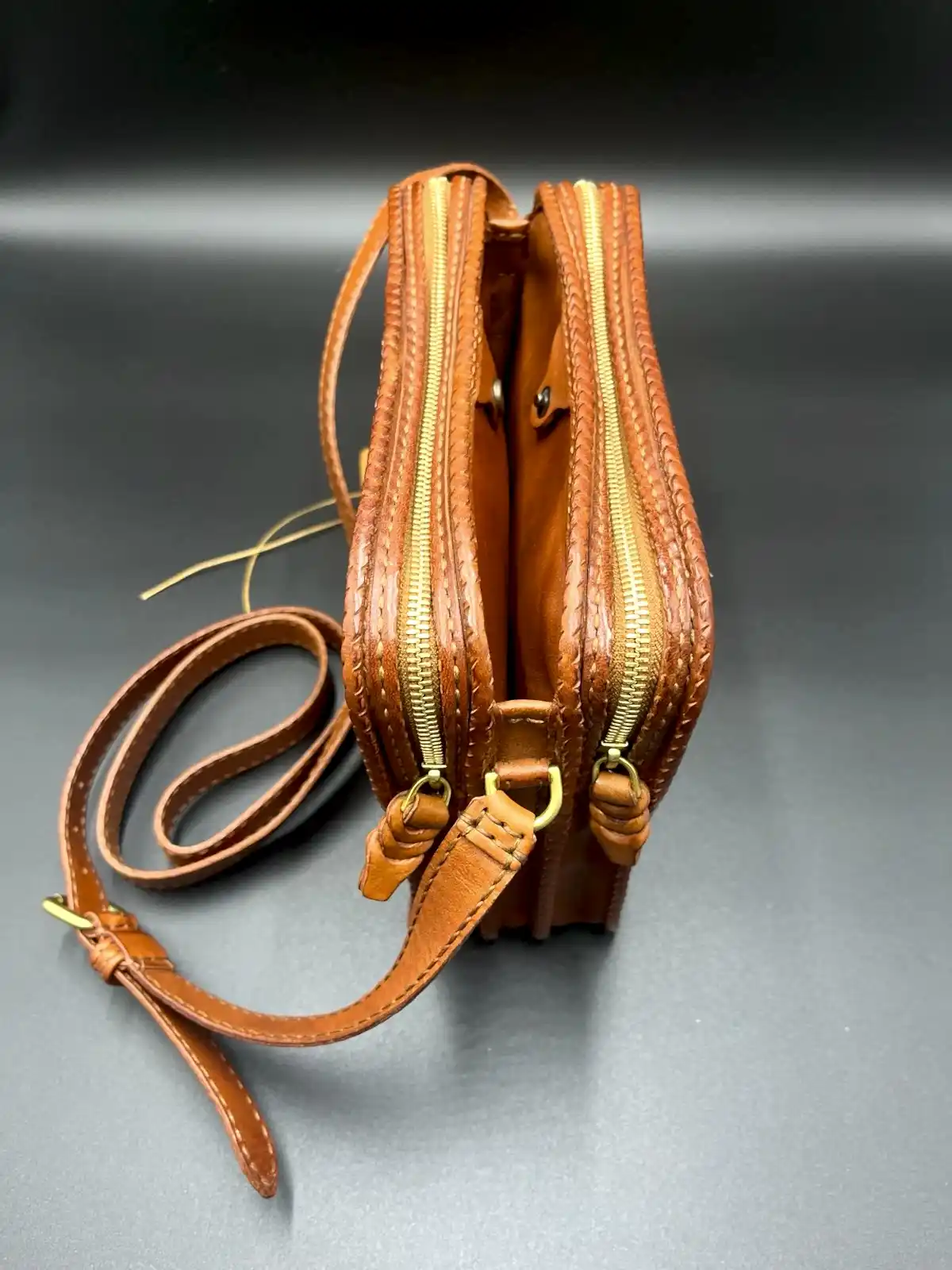 Gön Çapraz Askılı Hakiki Deri Kadın Çantası 